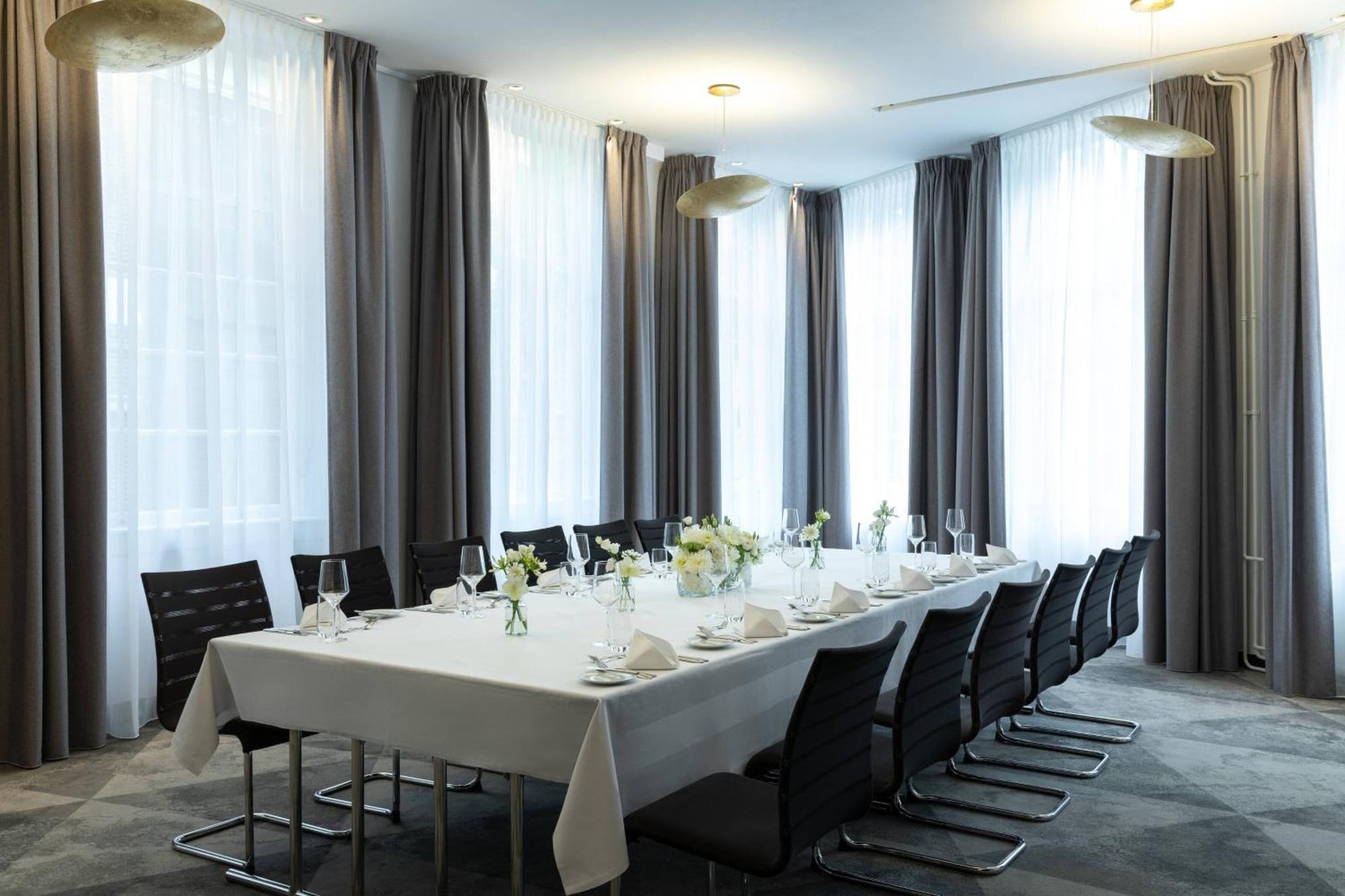 فندق رينيسانس أمستردام المظهر الخارجي الصورة The boardroom at the London Stock Exchange