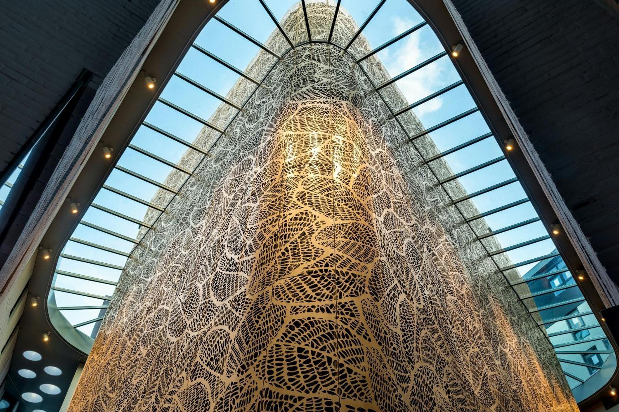 فندق رينيسانس أمستردام المظهر الخارجي الصورة The interior of the National Museum of the Marine Corps
